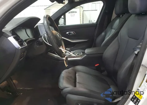 2021 BMW 330Xi z USA, uszkodzony, nr VIN 3MW5R7J03M8B61048